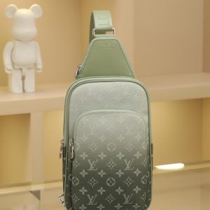 This Avenue crossbody bag in Damier Graphite canvas is the perfect companion for urban living: compact and stylish, it exudes a relaxed, unrestrained attitude.Features an adjustable shoulder strap for comfortable wear on either shoulder. Ergonomic design enhances carrying comfort. Dual zipper closure ensures secure storage for valuables. Dimensions: 20*31*7cm-9158065